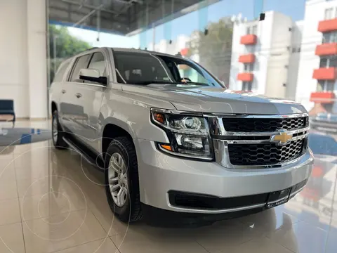 Chevrolet Suburban LT Piel Cubo usado (2020) color plateado precio $749,000