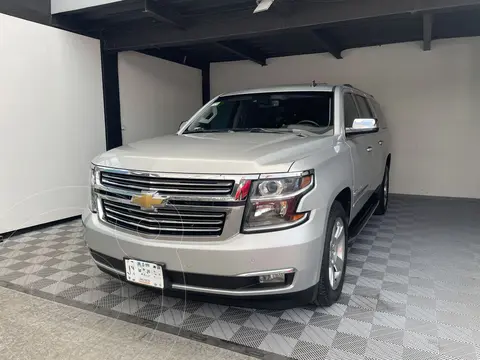 Chevrolet Suburban LTZ 4x4 usado (2015) color plateado precio $445,000