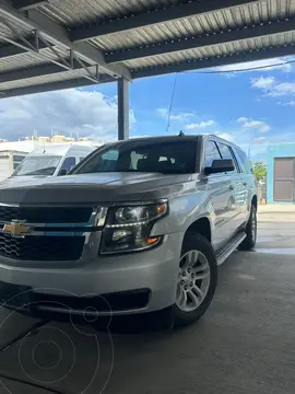 Chevrolet Suburban LT Piel usado (2016) color Plata precio $250,000