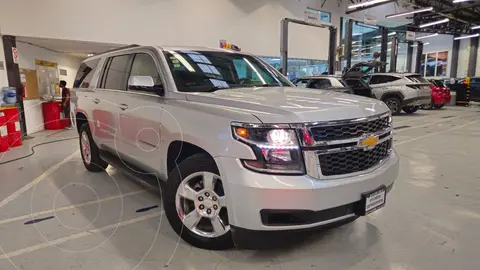 Chevrolet Suburban LT Piel Cubo usado (2016) color plateado precio $475,900