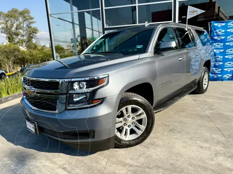 Chevrolet Suburban LT Piel Banca usado (2019) color Plata Brillante financiado en mensualidades(enganche $139,080 mensualidades desde $21,828)