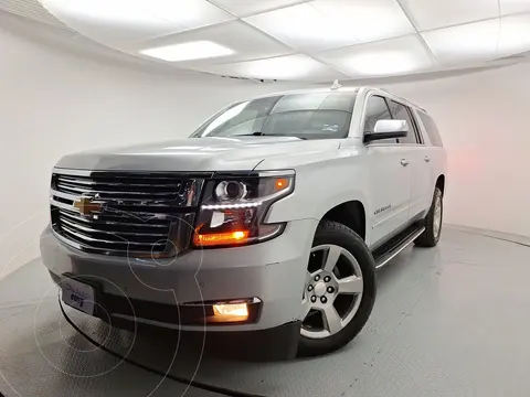 Chevrolet Suburban LT Piel Cubo usado (2019) color Plata Brillante precio $740,000