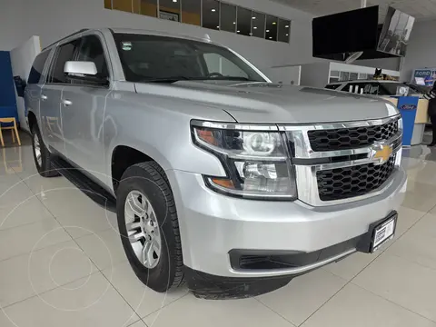 Chevrolet Suburban LS Tela usado (2019) color Plata Brillante precio $530,000