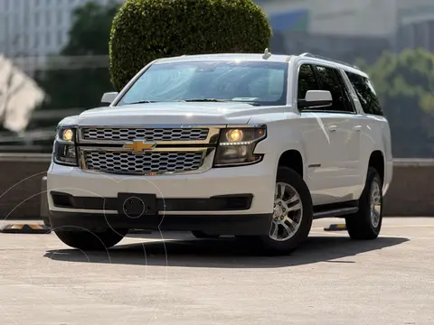 Chevrolet Suburban LT Piel Cubo usado (2018) color Blanco precio $425,000