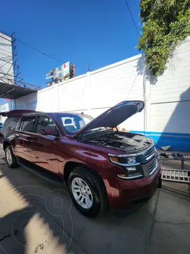 Chevrolet Suburban LT Piel Banca usado (2016) color Rojo Tinto precio $410,000