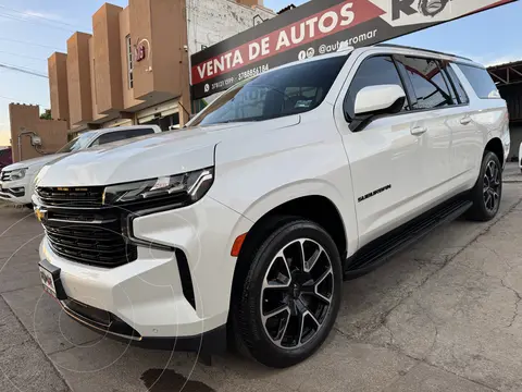 Chevrolet Suburban RST usado (2023) color Blanco Platinado precio $1,499,999