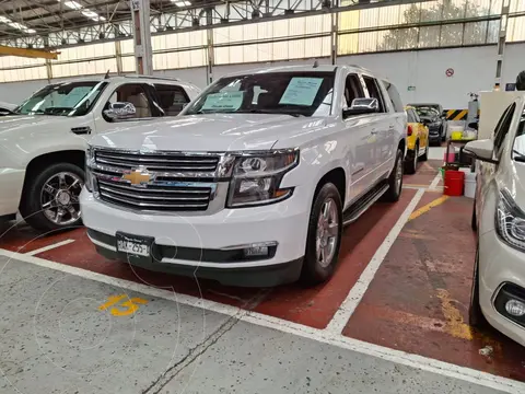 Chevrolet Suburban LT Piel Cubo usado (2017) color Blanco financiado en mensualidades(enganche $175,000 mensualidades desde $18,800)