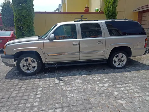 Chevrolet Suburban Paq B (295 Hp) usado (2004) color Plata precio $110,000