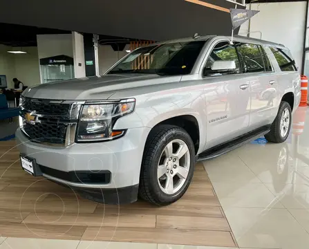 Chevrolet Suburban LTZ 4x4 usado (2016) color plateado precio $1,050,000