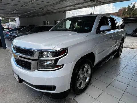 Chevrolet Suburban LT Piel Cubo usado (2017) color Blanco financiado en mensualidades(enganche $152,020 mensualidades desde $13,248)