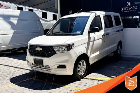 Chevrolet Tornado Van LS usado (2023) color Blanco financiado en mensualidades(enganche $27,900 mensualidades desde $6,900)