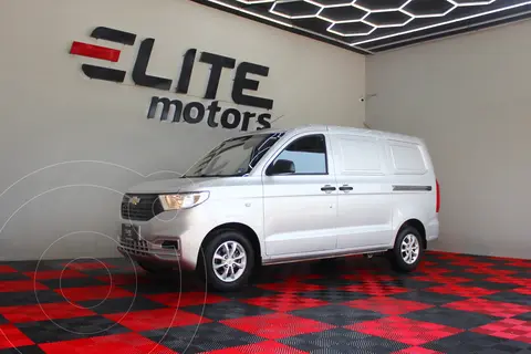 Chevrolet Tornado Van LS usado (2023) color Plata precio $264,900