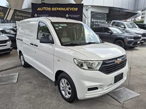 Chevrolet Tornado Van LS usado (2023) color Blanco financiado en mensualidades(enganche $48,000 mensualidades desde $6,533)