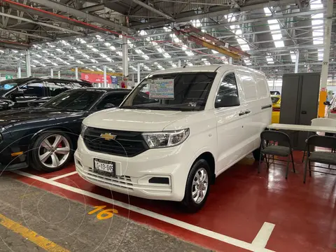 Chevrolet Tornado Van LS usado (2024) color Blanco financiado en mensualidades(enganche $70,500 mensualidades desde $7,500)