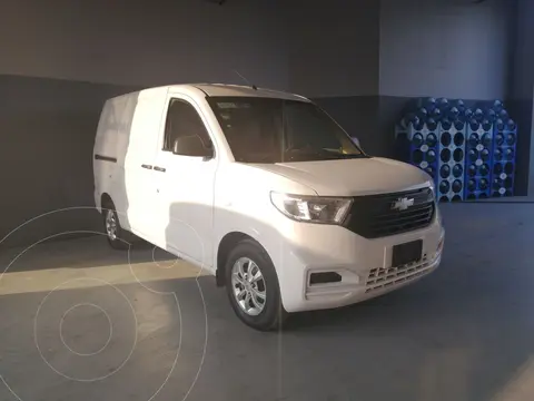 Chevrolet Tornado Van LS usado (2023) color Blanco financiado en mensualidades(enganche $94,222 mensualidades desde $4,497)