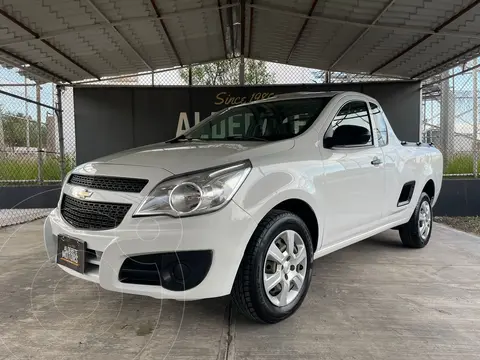 Chevrolet Tornado LS usado (2017) color Blanco financiado en mensualidades(enganche $43,120 mensualidades desde $4,413)