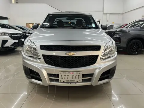 Chevrolet Tornado LT usado (2019) color plateado precio $219,000