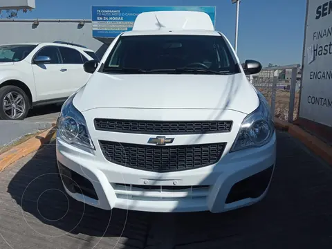 Chevrolet Tornado LS usado (2018) color Blanco financiado en mensualidades(enganche $65,000 mensualidades desde $6,804)