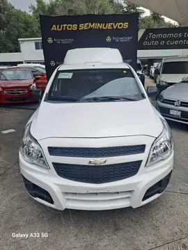 Chevrolet Tornado LS Ac usado (2019) color Blanco Nieve financiado en mensualidades(enganche $48,000 mensualidades desde $7,386)