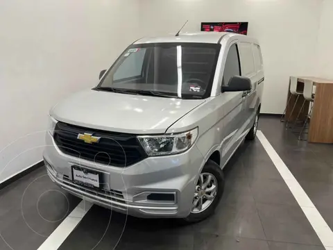 Chevrolet Tornado LS usado (2024) color Plata financiado en mensualidades(enganche $55,000 mensualidades desde $5,426)