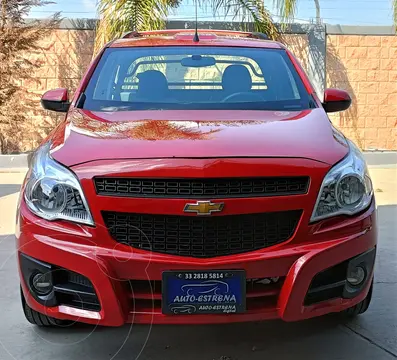 Chevrolet Tornado LT usado (2017) color Rojo financiado en mensualidades(enganche $100,000)