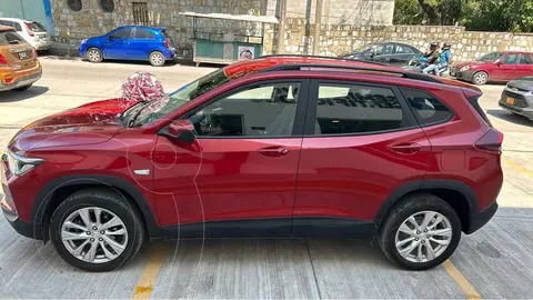 Chevrolet Tracker LT Aut usado (2023) color Rojo financiado en mensualidades(enganche $81,000 mensualidades desde $8,254)