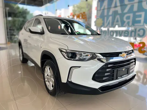 Chevrolet Tracker LS Aut usado (2023) color Blanco financiado en mensualidades(enganche $102,399 mensualidades desde $6,823)