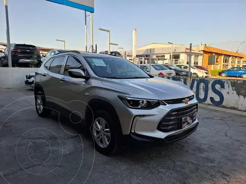 Chevrolet Tracker LS usado (2023) color plateado precio $320,000