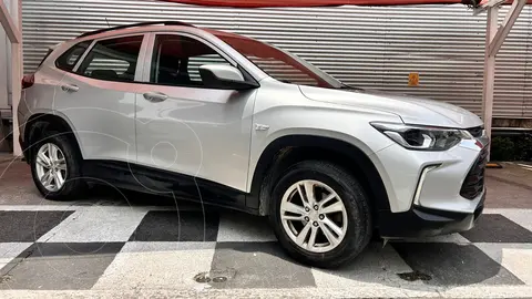 Chevrolet Tracker LS Aut usado (2023) color plateado financiado en mensualidades(enganche $119,130 mensualidades desde $5,118)
