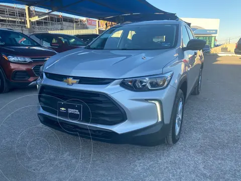Chevrolet Tracker LS usado (2021) color Plata financiado en mensualidades(enganche $63,000 mensualidades desde $8,985)
