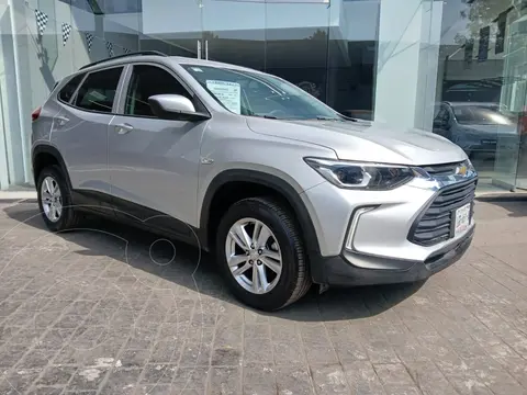 Chevrolet Tracker LS Aut usado (2023) color plateado financiado en mensualidades(enganche $120,802 mensualidades desde $5,083)