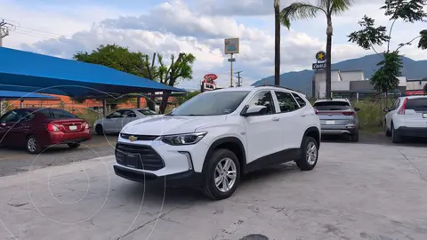 Chevrolet Tracker LS Aut usado (2023) color Blanco financiado en mensualidades(enganche $37,606 mensualidades desde $6,996)