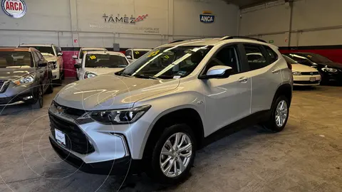 Chevrolet Tracker LT Aut usado (2023) color plateado financiado en mensualidades(enganche $72,380 mensualidades desde $7,753)