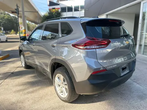 Chevrolet Tracker LS usado (2023) color Gris financiado en mensualidades(enganche $68,200 mensualidades desde $7,657)