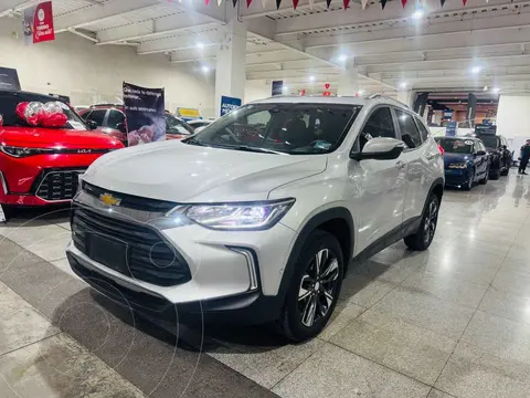 Chevrolet Tracker Premier Aut usado (2023) color Plata financiado en mensualidades(enganche $88,535 mensualidades desde $6,773)