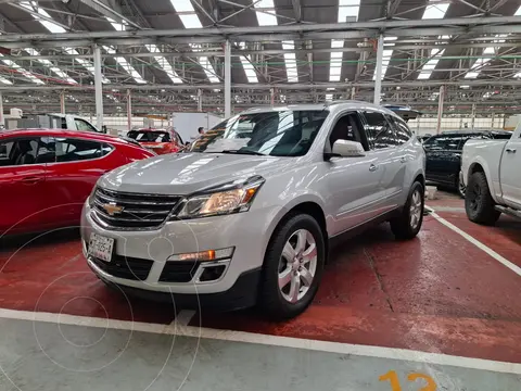 Chevrolet Traverse LT usado (2017) color Plata Brillante financiado en mensualidades(enganche $75,000 mensualidades desde $6,850)