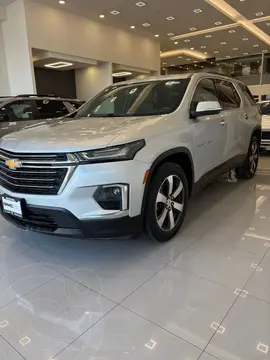 Chevrolet Traverse LT 7 Pasajeros usado (2022) color plateado precio $685,000