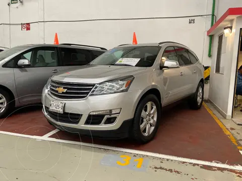 Chevrolet Traverse LT usado (2017) color Plata Brillante financiado en mensualidades(enganche $84,500 mensualidades desde $9,750)