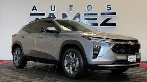 Chevrolet Trax LS usado (2025) color plateado financiado en mensualidades(enganche $93,500 mensualidades desde $10,015)