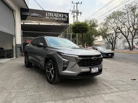 Chevrolet Trax RS usado (2024) color Gris financiado en mensualidades(enganche $94,000 mensualidades desde $13,474)