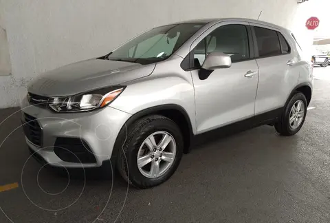 Chevrolet Trax LS usado (2020) color Gris financiado en mensualidades(enganche $26,000 mensualidades desde $6,900)