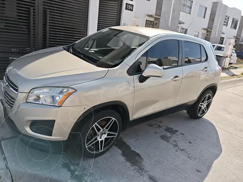 Chevrolet Trax LT usado (2016) color Champagne precio $160,000