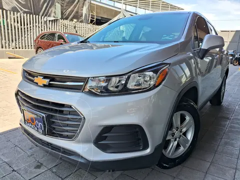Chevrolet Trax LS usado (2019) color plateado financiado en mensualidades(enganche $71,250 mensualidades desde $5,166)