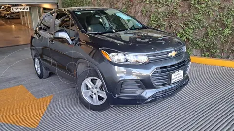 Chevrolet Trax LS usado (2020) color Gris financiado en mensualidades(enganche $94,050 mensualidades desde $3,957)