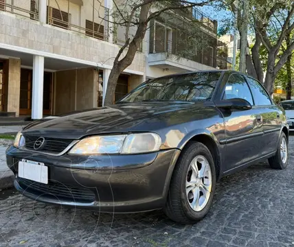 Chevrolet Vectra 2.0 GL usado (1999) color Gris financiado en cuotas(anticipo $3.000.000)