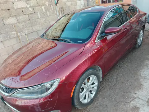 Chrysler 200 2.4L Limited usado (2015) color Rojo precio $140,000