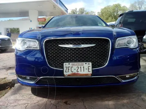 Chrysler 300 C 3.6L Pentastar usado (2019) color Azul Electrico precio $560,000