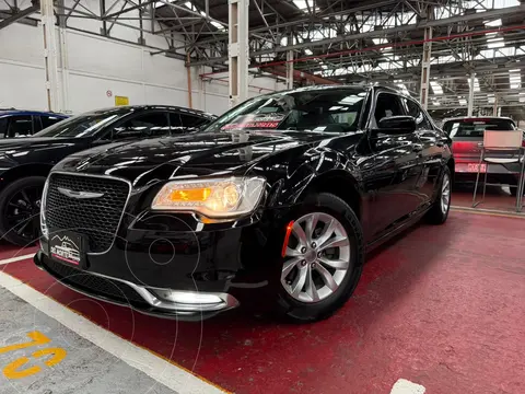 Chrysler 300 C 3.6L Pentastar usado (2016) color Negro Phantom financiado en mensualidades(enganche $75,000 mensualidades desde $5,950)