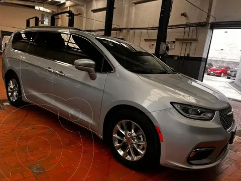 Chrysler Pacifica Limited Plus usado (2022) color plateado precio $745,000