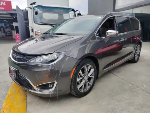 Chrysler Pacifica Limited Platinum usado (2019) color Gris financiado en mensualidades(enganche $174,400 mensualidades desde $13,336)